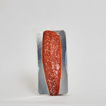 Carica l'immagine nel visualizzatore di Gallery, DORA - Trota SALMONATA affumicata con scaglie d'oro