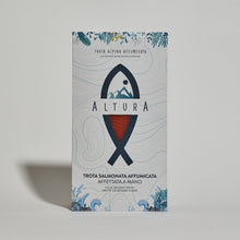 Carica l'immagine nel visualizzatore di Gallery, FETTINE (tagliate a mano) di trota salmonata affumicata