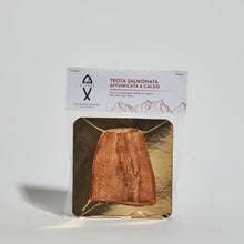 Carica l&#39;immagine nel visualizzatore di Gallery, Trota SALMONATA affumicata A CALDO
