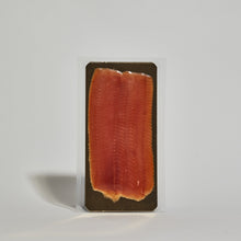 Load image into Gallery viewer, FETTINE (tagliate a mano) di trota salmonata affumicata
